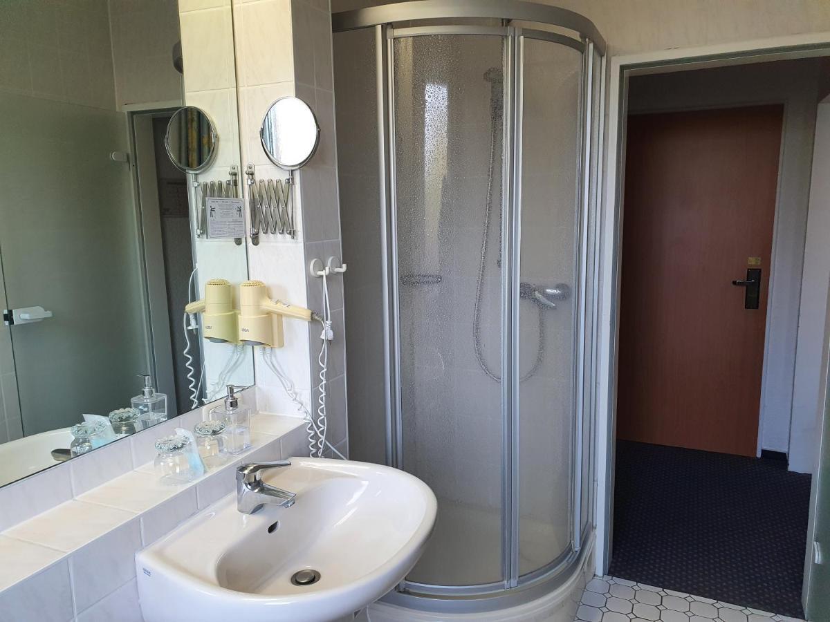 Hotel Pension Störtebeker Biendorf Exteriör bild